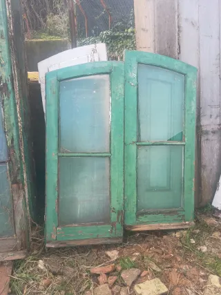 Antigua ventana de madera