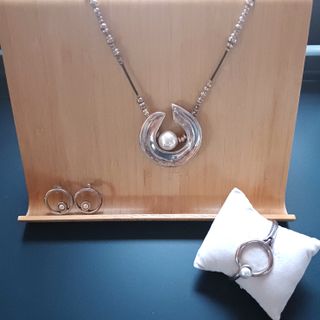 UNOde50–Collar con espectacular colgante con perla