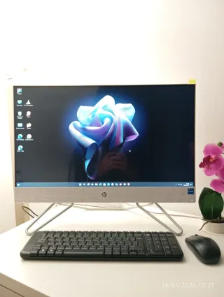 HP All-in-One i3 8GB 512GB