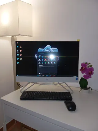 HP All-in-One i3 8GB 512GB