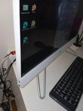 HP All-in-One i3 8GB 512GB