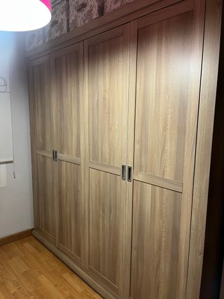 Armario de madera