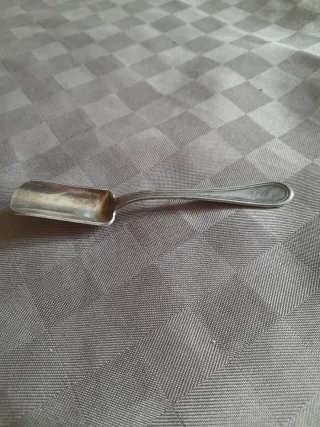 Cucchiaino da zuccheriera in metallo