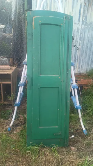 Puerta antigua verde