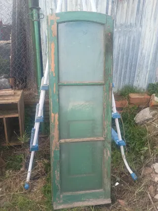 Puerta antigua verde