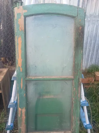 Puerta antigua verde