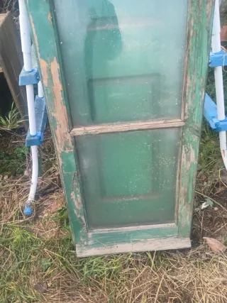 Puerta antigua verde