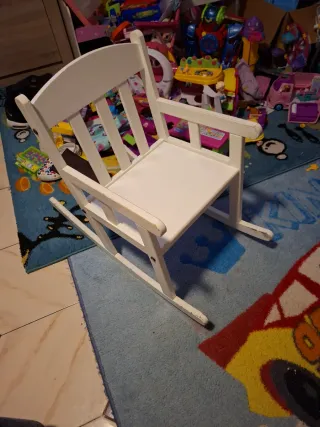 Mecedora infantil blanca