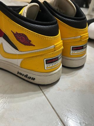 Scarpe Jordan 1 Mid Limited Edition