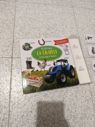 Libro de la granja con tarjetas memoria