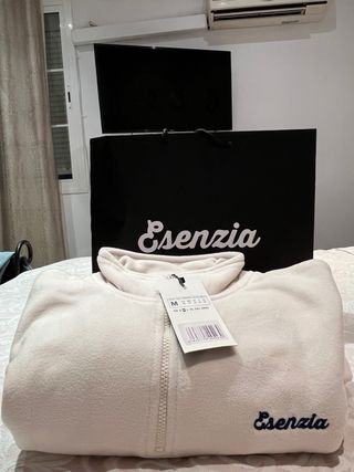 Forro polar Esenzia blanco roto talla M. (Sevilla)