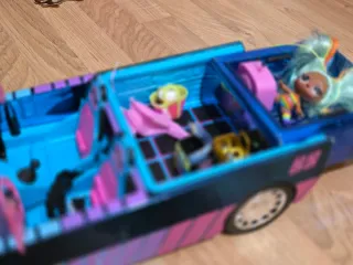 Muñecas LOL OMG con coche