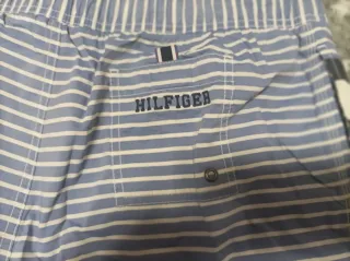 Bañador Tommy Hilfiger azul y rojo, rayas blancas