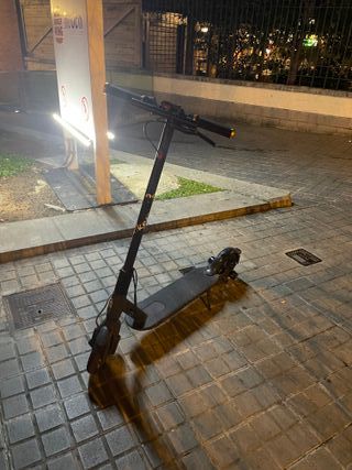 Patinete eléctrico negro