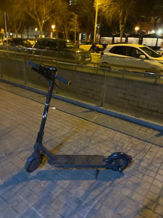 Patinete eléctrico negro