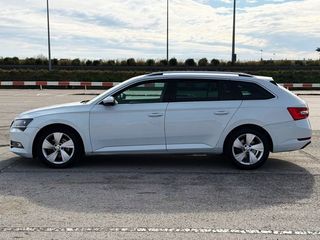 Skoda Superb Combi 2.0 TDI 150 CV DSG Style con NAVEGADOR, BLUETOOTH...