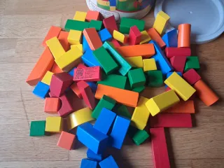 Cubo. Bloques de construcción Playtive Junior 80 p