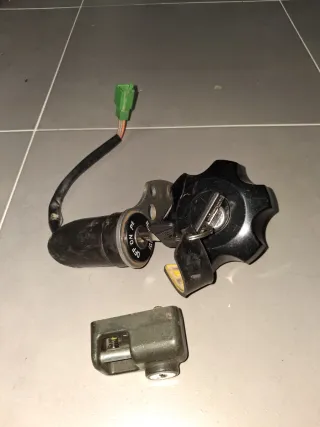 Bombín tapón y cerradura trasera suzuki drz 400