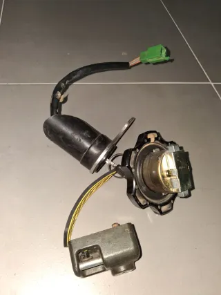 Bombín tapón y cerradura trasera suzuki drz 400