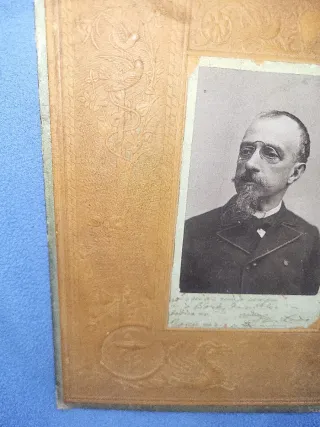 Retrato antiguo enmarcado