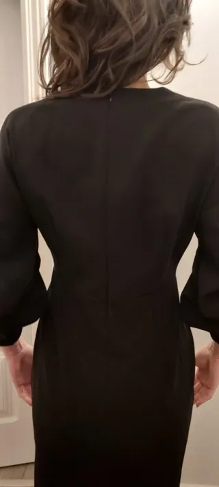 Vestido negro Zara manga abullonada