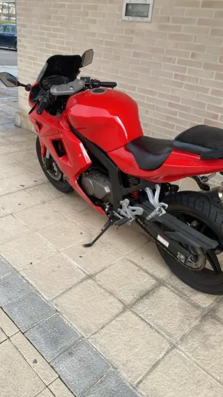 Hyosung GTR 250cc Moto Deportiva Roja