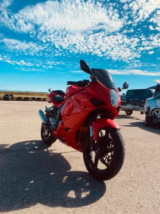 Hyosung GTR 250cc Moto Deportiva Roja