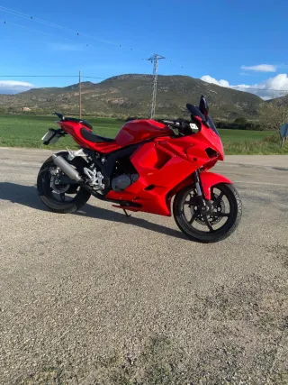 Hyosung GTR 250cc Moto Deportiva Roja