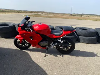 Hyosung GTR 250cc Moto Deportiva Roja