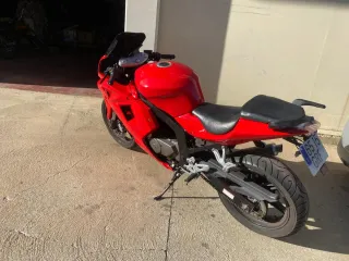 Hyosung GTR 250cc Moto Deportiva Roja
