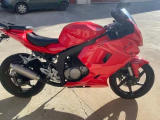 Hyosung GTR 250cc Moto Deportiva Roja