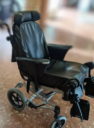 Silla de ruedas basculante y reclinable Rea Clemat