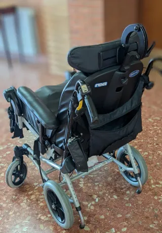 Silla de ruedas basculante y reclinable Rea Clemat