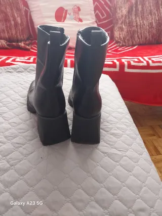 Botines negros de mujer