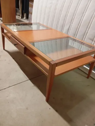 Tavolino da salotto in legno e vetro