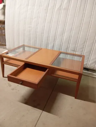 Tavolino da salotto in legno e vetro