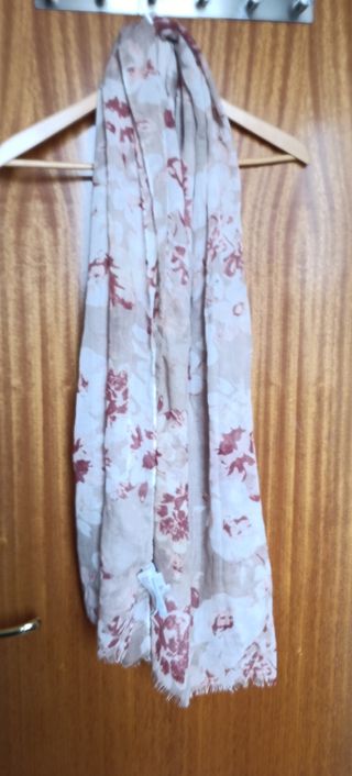 Fular floral Cortefiel granate 90x235cm