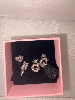 Pendientes Guess Corazón con flecha y G