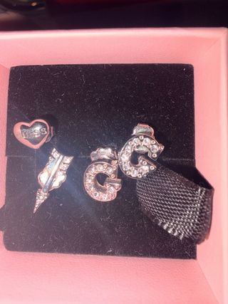 Pendientes Guess Corazón con flecha y G