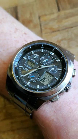 Citizen Attesa Eco-Drive Titanio Ana-digital Radio