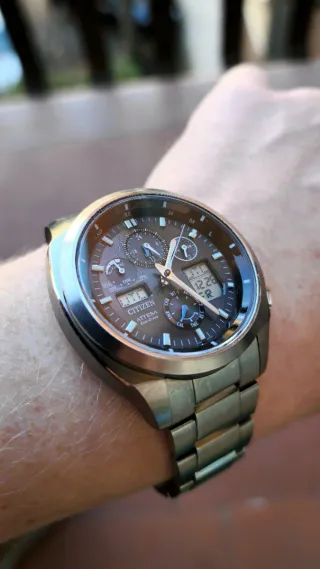 Citizen Attesa Eco-Drive Titanio Ana-digital Radio