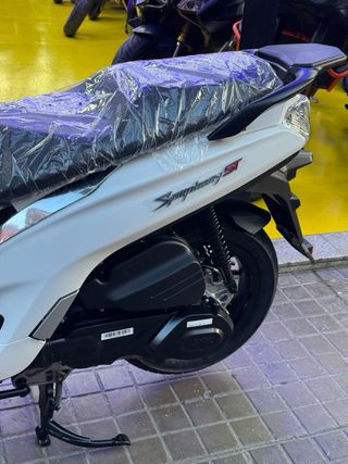 Sym Symphony ST 125 LC Scooter promo