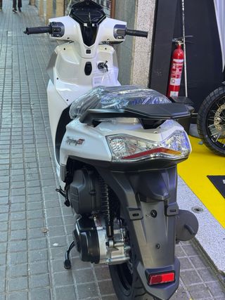 Sym Symphony ST 125 LC Scooter promo