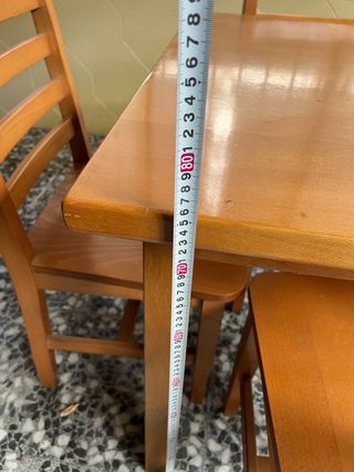 Lote 4 mesas y 20 sillas madera