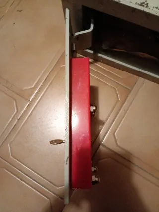 URGE!!!! Caja fuerte antigua de metal