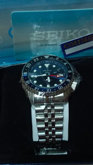 Reloj Seiko GMT Batman Automático Nuevo