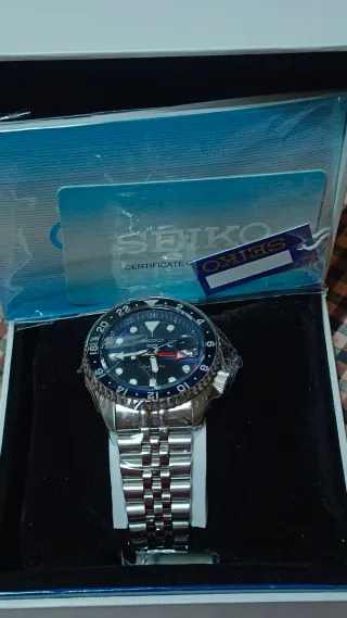 Reloj Seiko GMT Batman Automático Nuevo