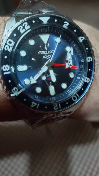 Reloj Seiko GMT Batman Automático Nuevo