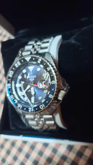 Reloj Seiko GMT Batman Automático Nuevo