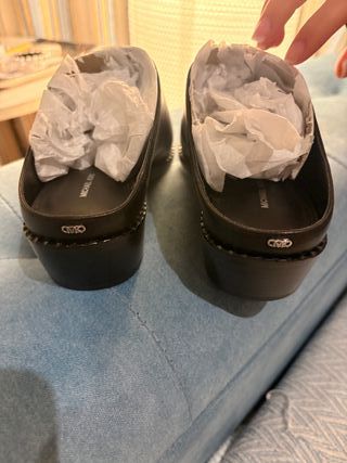 Zapatos Michael Kors Tachuela Negros talla 37